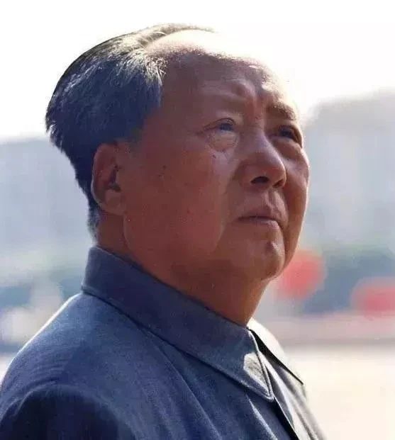 毛主席躬身垂范，激励世代国人，反毛者不得人心！