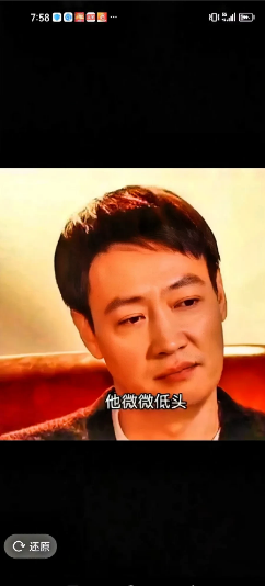 刷到辛柏青深夜发的文字彻底破防了
这几天他总在凌晨三四点突然惊醒
手习惯性伸向旁