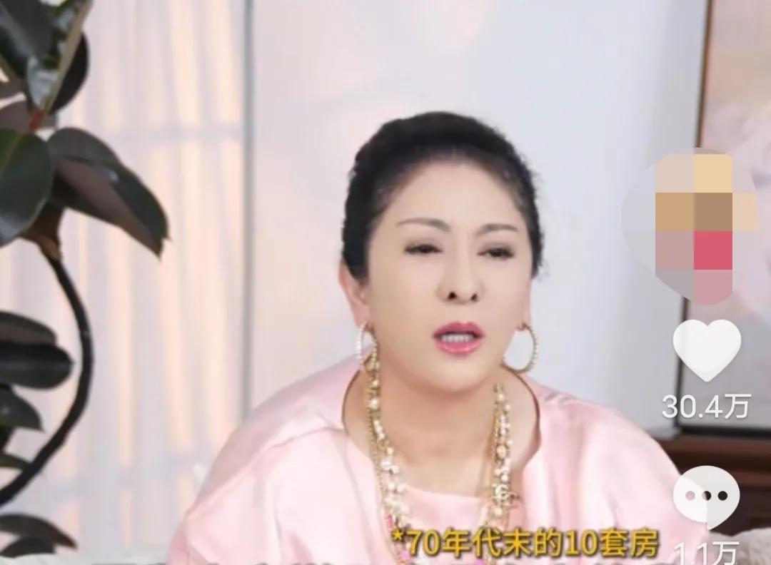 向太说:“我跟前男友拍拖，是因为他给我送了十几套房子，长得还帅。我却爱上了穷光蛋