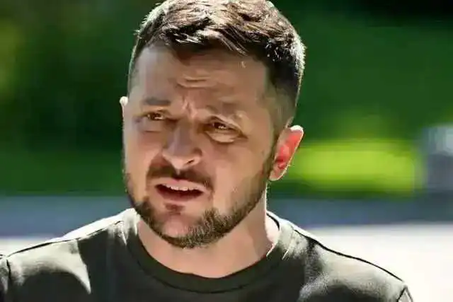 泽连斯基出席活动为什么不修边幅，不穿正装