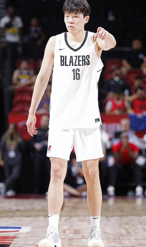 对比明显！上半场杨瀚森个人有5次助攻，而火箭全队才7次

07月18日，NBA夏