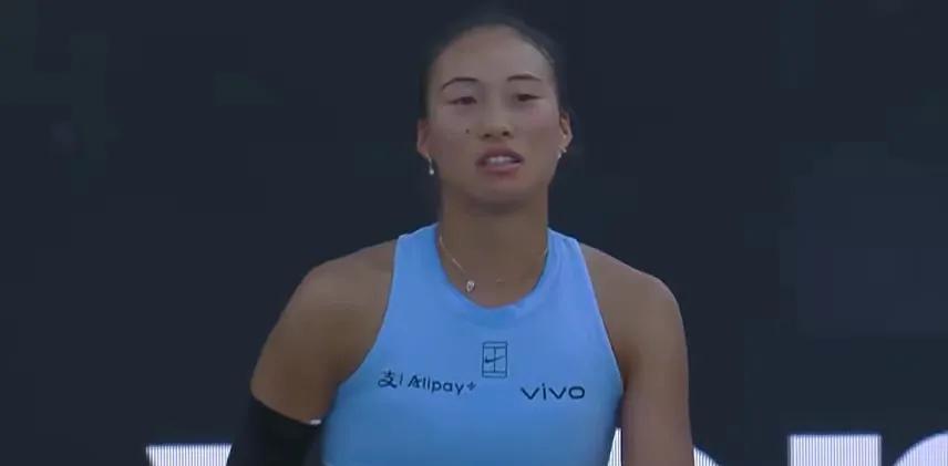 郑钦文何时何站能越过八强的门槛？
近一个月来，郑钦文参加了三站的比赛，都有稳定的