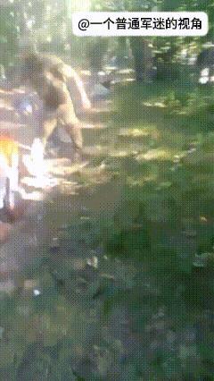 乌克兰社交媒体流传出一个疑似虐待壮丁的视频，拍摄者表示在切尔尼戈夫的一个训练场中