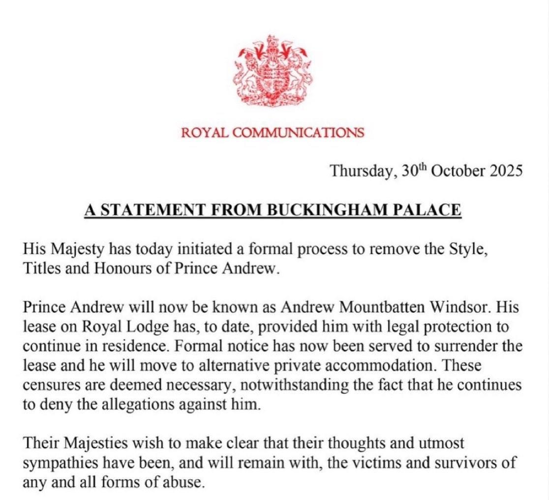 活久见：英国白金汉宫刚发布声明，安德鲁王子被剥夺了所有的王室头衔，贬为庶民并被赶