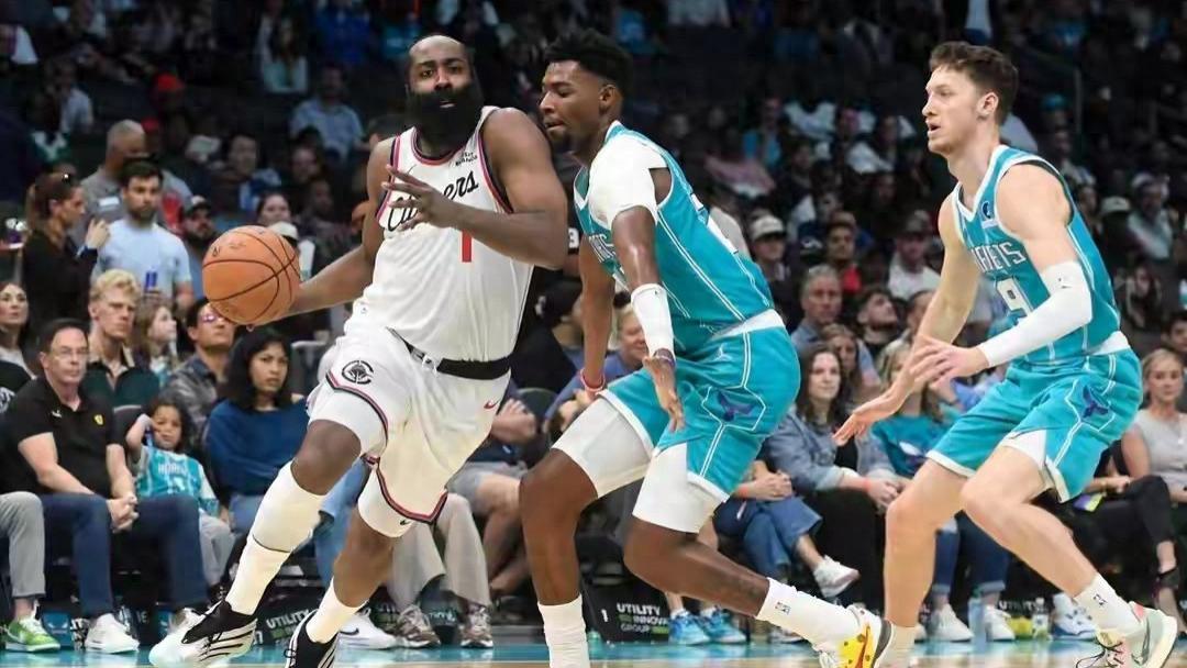 西部排名大洗牌，湖人稳前3甩开火箭，快船迎2大利好