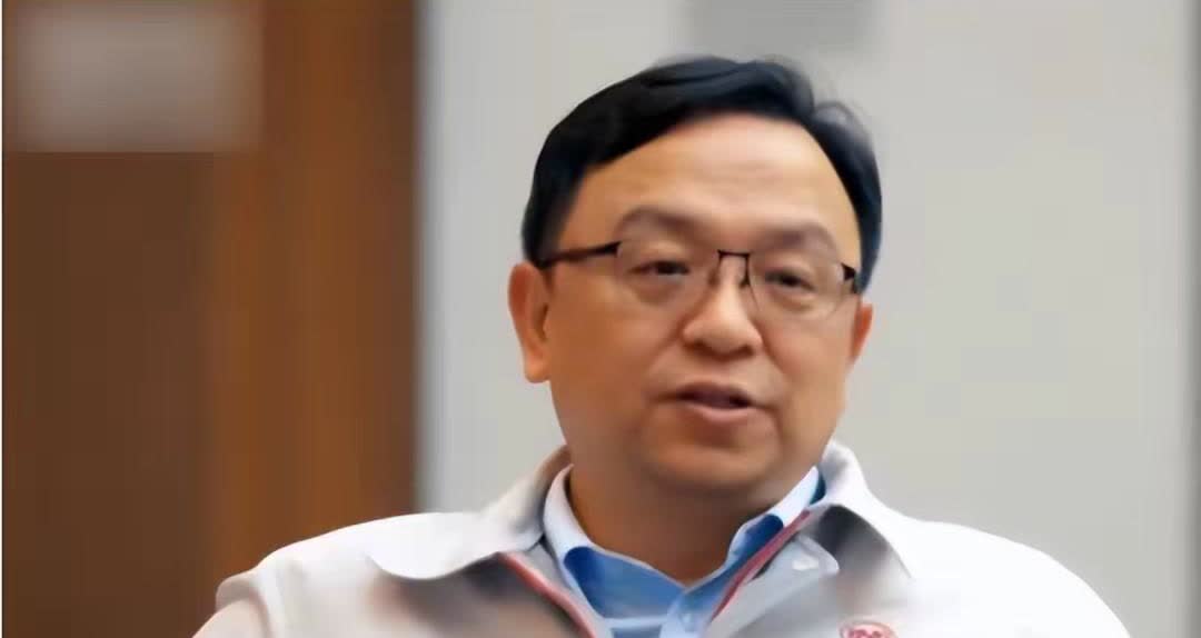 支持比亚迪发力SUV，
把“车圈碎嘴”踢出汽车圈。
一个同样负债累累的车企，