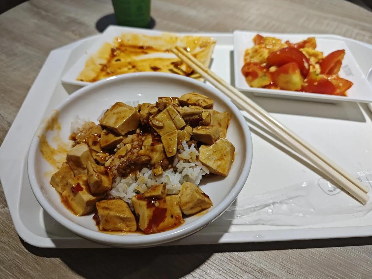 想不到京城大才子王某朔到晚年也会遇到人生苦楚之说，好久不露脸的王某突然间接受媒体