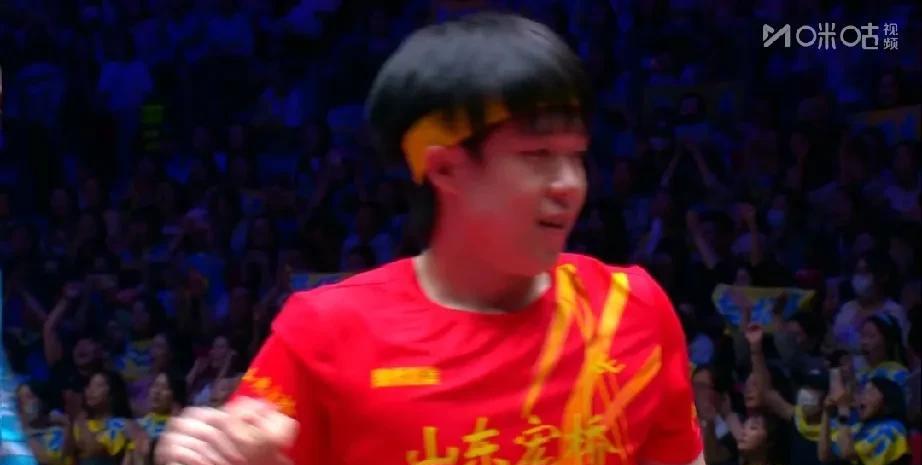 因为昨天出现了低血糖
以为王楚钦今天不会上场
没想到还是第一单打
3比0战胜了徐