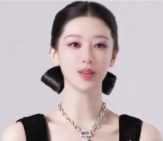 这是杨紫最新的商务拍摄视频
要是旁边没有杨紫两个字
我是一点都没认出来啊
都知道