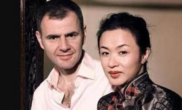 金星婚后第一次去德国婆婆家吃饭，婆婆原本很开心，可到了半夜，金星看见婆婆独自在客
