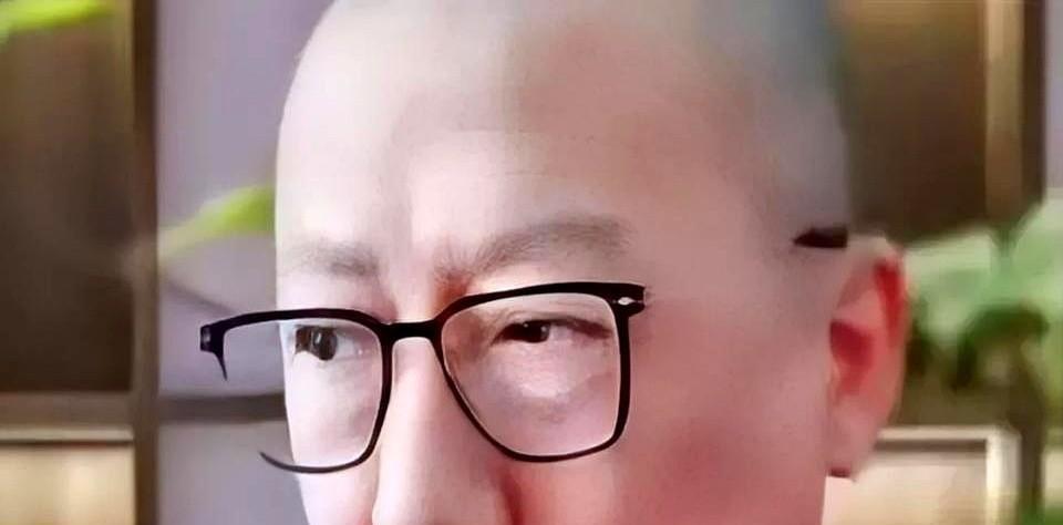 杨议拜师的仪式时间定了？
老汪突然在直播间放话，说杨议拜师宴定在4月31号，还摆