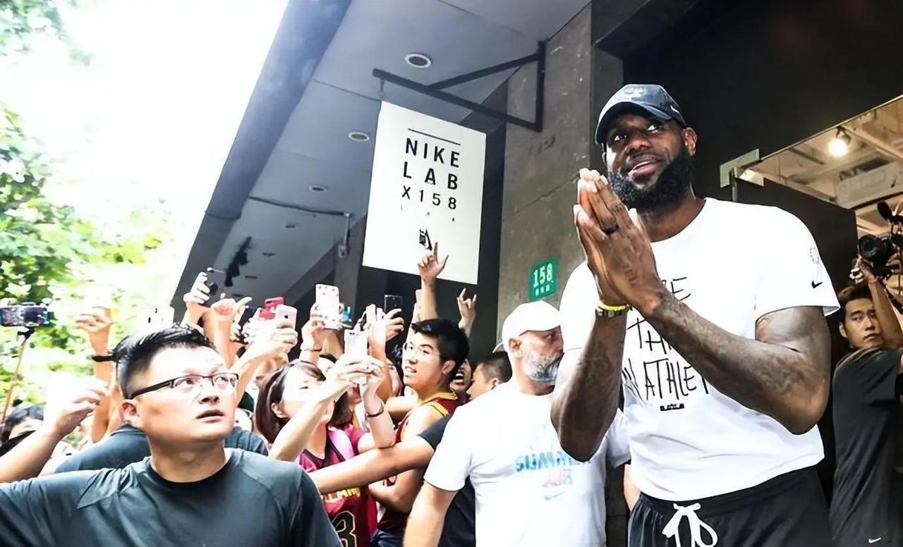 詹姆斯中国行即将开启！或将是球员时代最后一次！
耐克官方消息：耐克旗下球员勒布朗