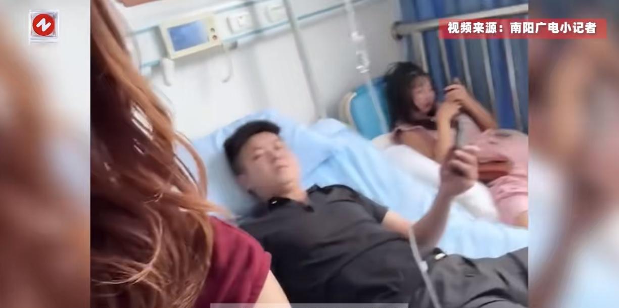 “艳福不浅啊！”近日，一男子因为车祸受伤住院，本以为这应该让他非常难过，可谁知画