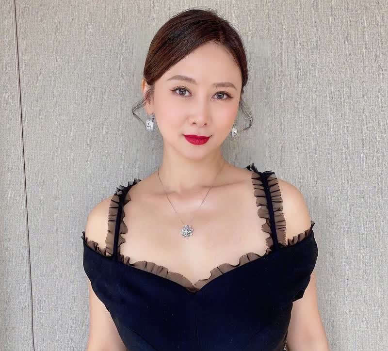 一脱成名的十位女星
一、舒淇
二、李丽珍
三、翁虹
四、邱淑贞
五、徐