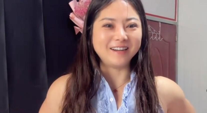 杨美丽的儿子十六岁了，这个消息在她粉丝面前炸了锅。有知道底细的老铁在评论区都说了