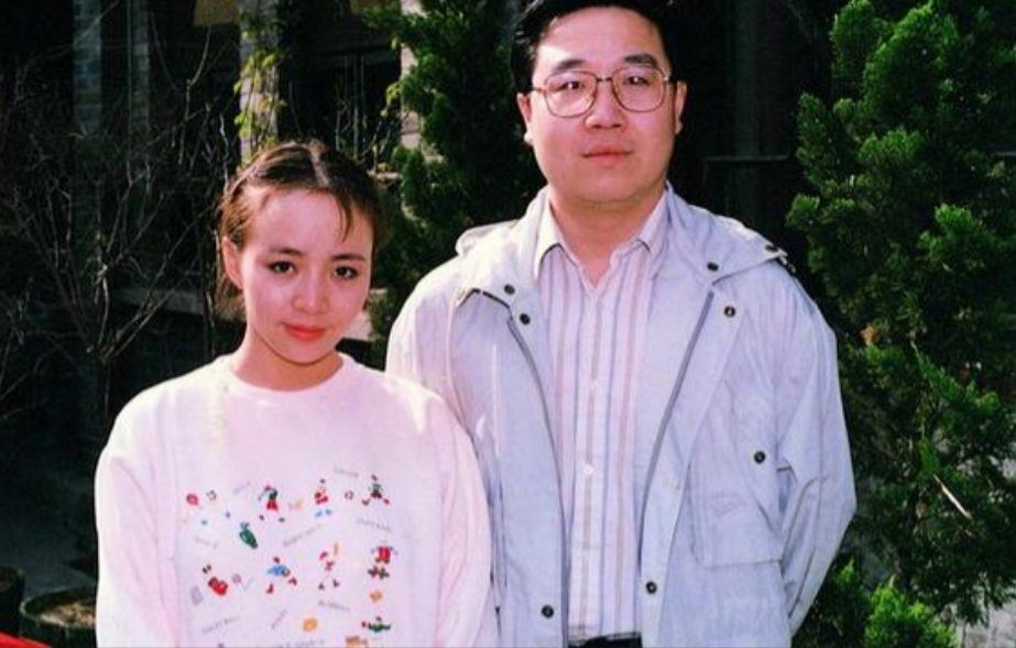 1997年，英达与宋丹丹离婚，而他唯一的要求就是与宋丹丹母子断绝一切联系。

事
