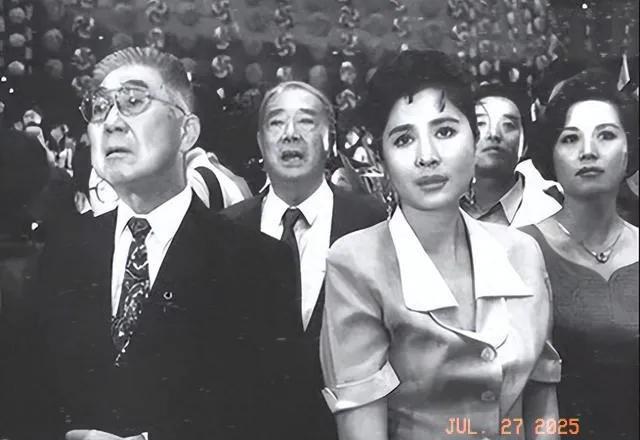 1993年
国人的期待，中国申办2000年奥运会记实。
左图：荣高棠、李梦华、？