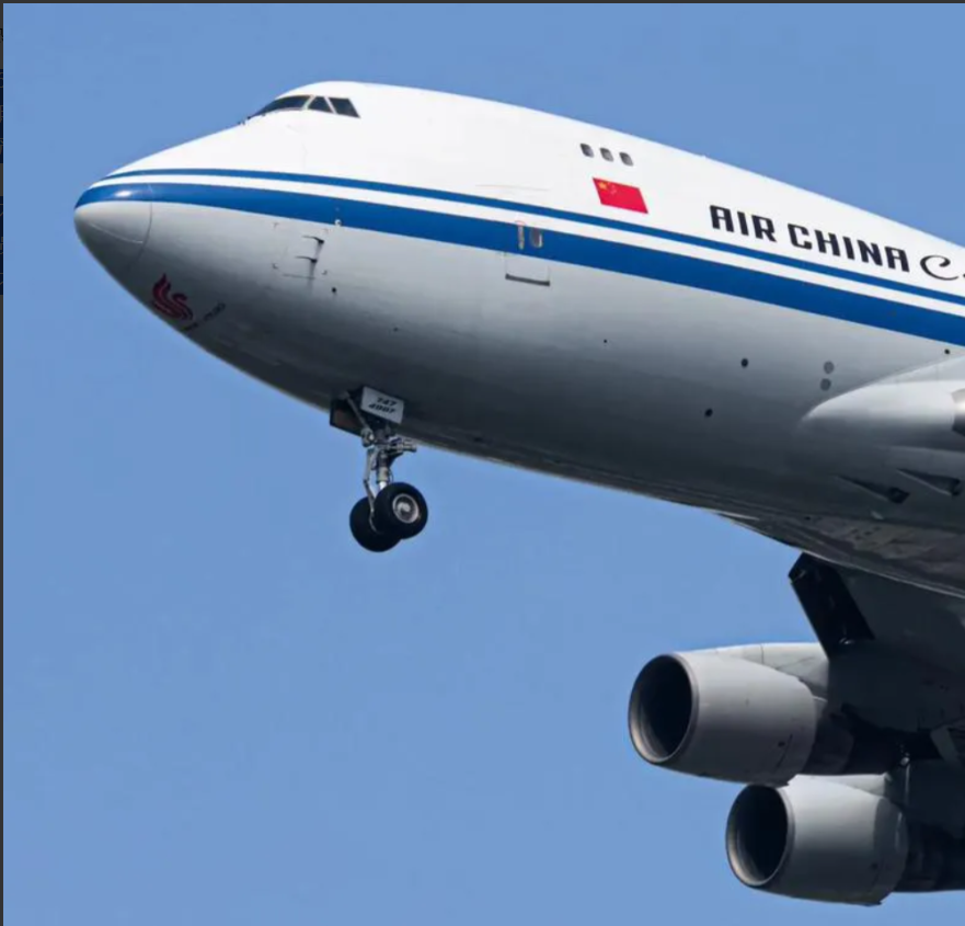 8月26日，一架载着250人的国航波音777客机，8月26日从伦敦飞往北京途中突