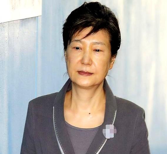 李在明当选，有人欢喜欢喜有人愁。
朴槿惠估计会很难受，原本金文洙答应她，只要自己