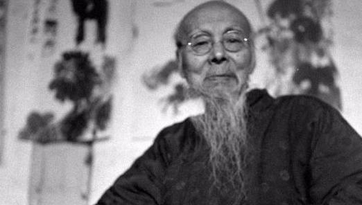 一天，齐白石吩咐下人：“这几张没画好，拿去扔了吧！”谁料一个老太监一把拦住，红着