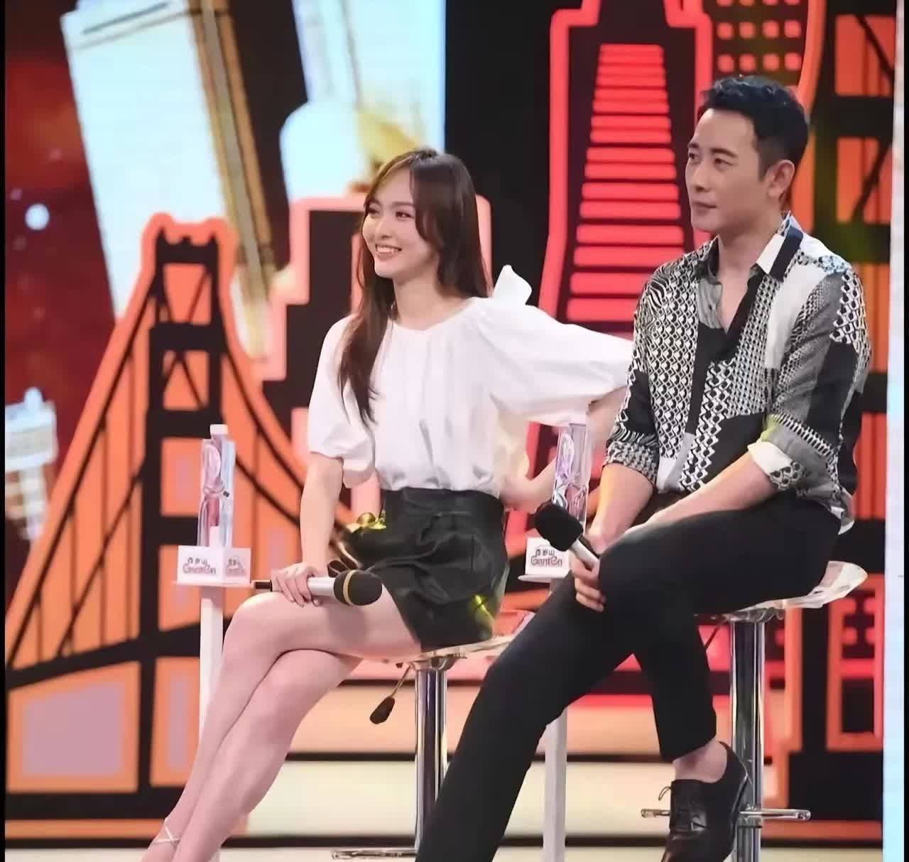 唐嫣和罗晋不大可能会离婚。
不是因为他们有太多财产绑在一起，
也不是因为有了