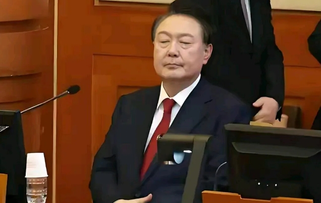 尹锡悦世纪审判引爆韩国！当庭咆哮“政治迫害”，死刑或有悬念？

韩国对尹锡悦进行