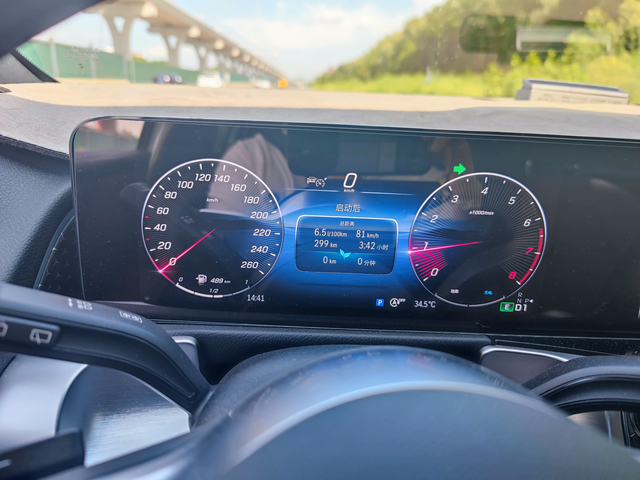 GLB220高速油耗
大概有半小时路程市内路程，其他为高速，这个油耗对于这个重量