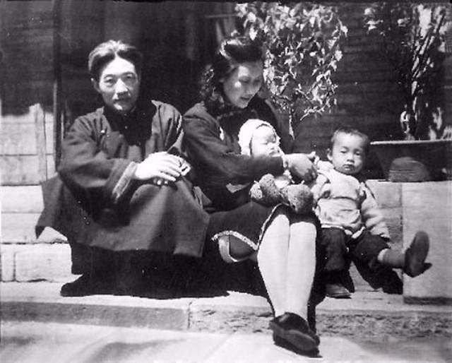 徐悲鸿与蒋碧薇离婚时，蒋提了4个条件：100张徐亲笔画；100万分手费；40张古