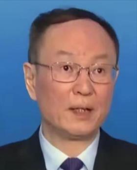 -专家说月入3000已经进入中等收入，白岩松反问专家：如果月入3000就算中等收