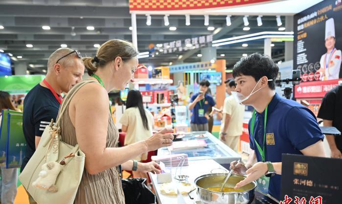 9月11日，第11届广州国际渔业博览会在位于广东省广州市的广交会展馆B区开幕。据