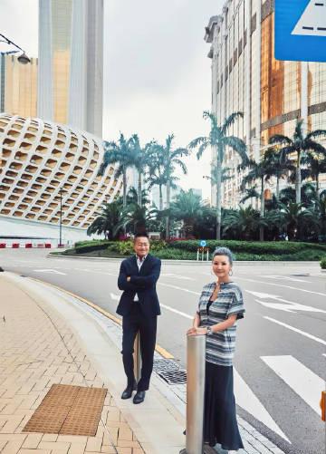 高曙光与二婚妻子王玲结婚十周年，两人已经共同度过十个春秋了。
高曙光的老婆是一位