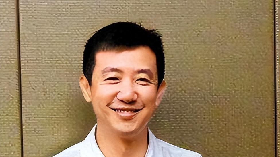 梅婷养他6年，李小冉为他怀孕，55岁娶小娇妻，他才是圈内狠人