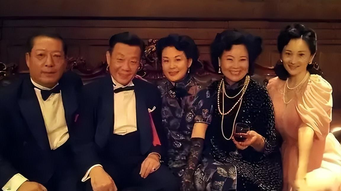 70岁寇世勋现状：晚年和原配一家生活，二房跟随3名子女远在国外