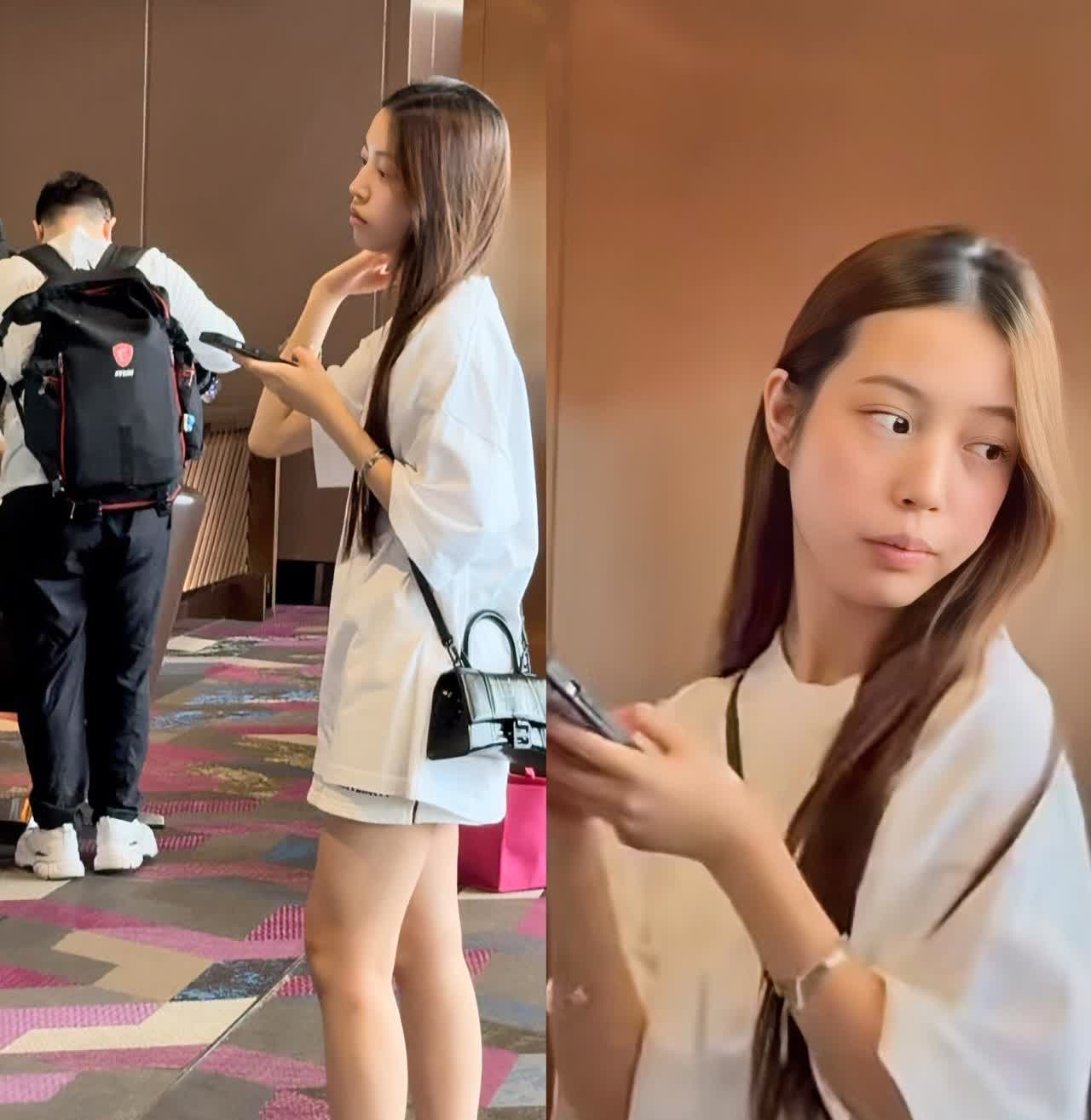 别的不谈。
“小燕子”是好看的，这个没人质疑吧？
可惜，女儿像爸。近日，赵薇