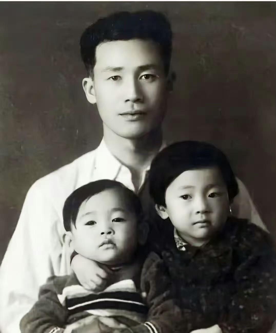 吴国璋将军生前和孩子们的照片。他有三个孩子吴小静（女儿）  、吴北北（大儿子） 