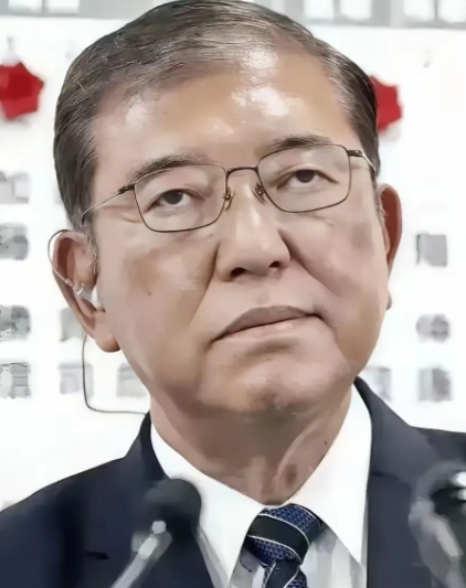石破茂给人的感觉是比较有味道，怎么说我还是首相，就算你施加最大的压力，参议院势力