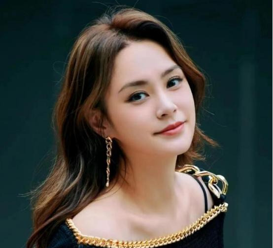 阿娇赖弘国婚姻故事











阿娇和赖弘国，曾经的金童玉女，他们的婚