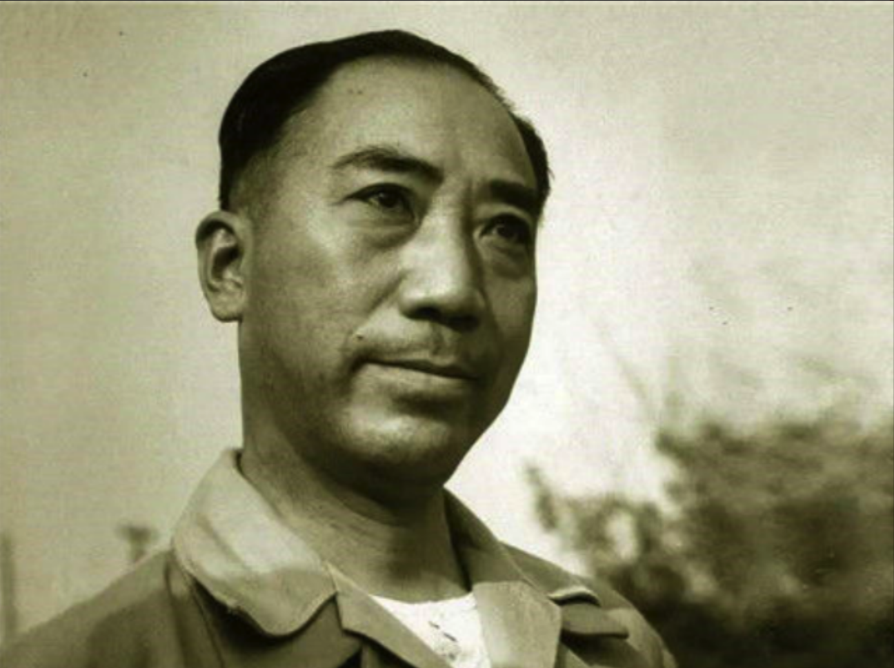 1945年，戴笠邀请50名汉奸吃饭，待众人吃完得意时，他却突然说道：“现在公布逮