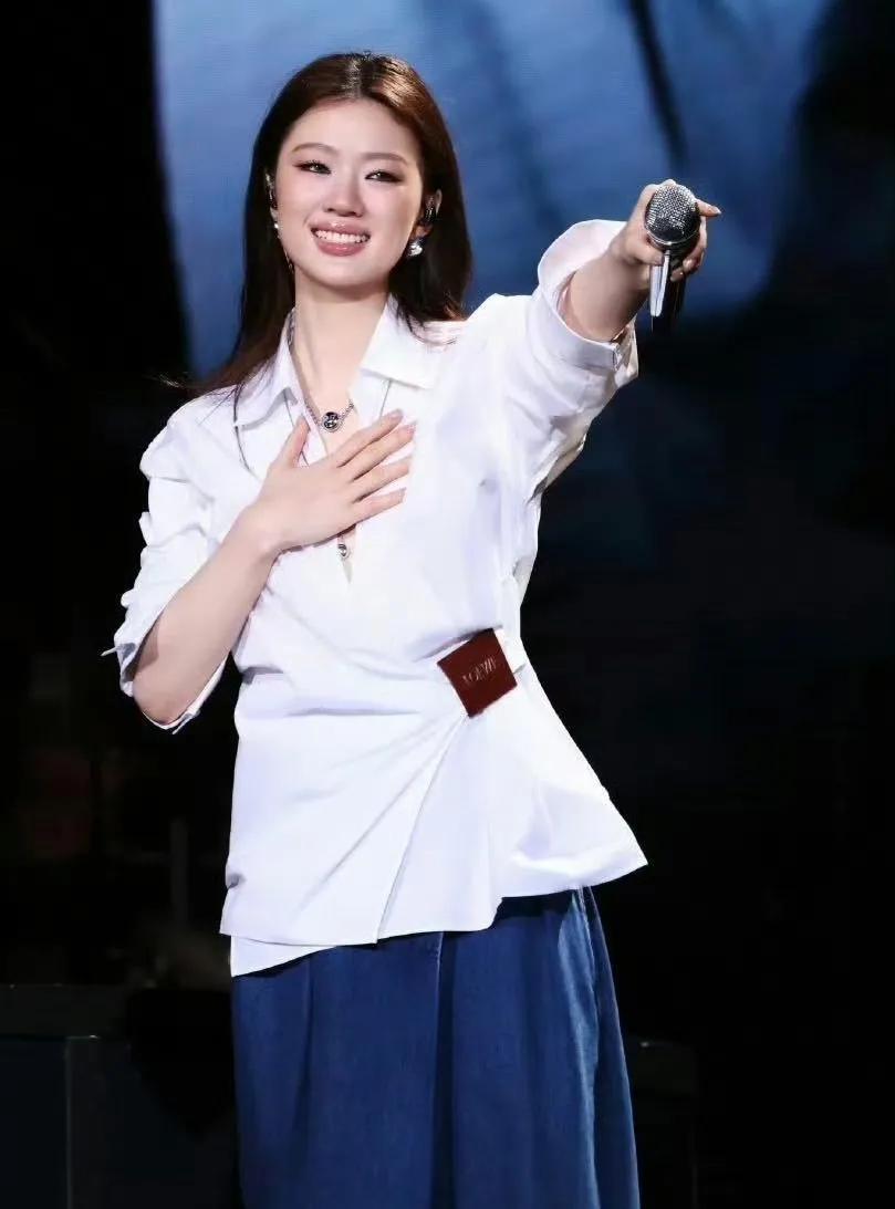 家人们，《歌手2025》搞大事情啦！全新双曲袭榜赛制震撼来袭，光是想想就觉得刺激