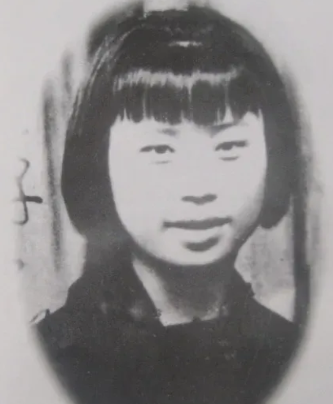 1941年，刘彩凤被捕，由于她长得漂亮，敌人没有马上用刑，县长王慕增还单独与她见