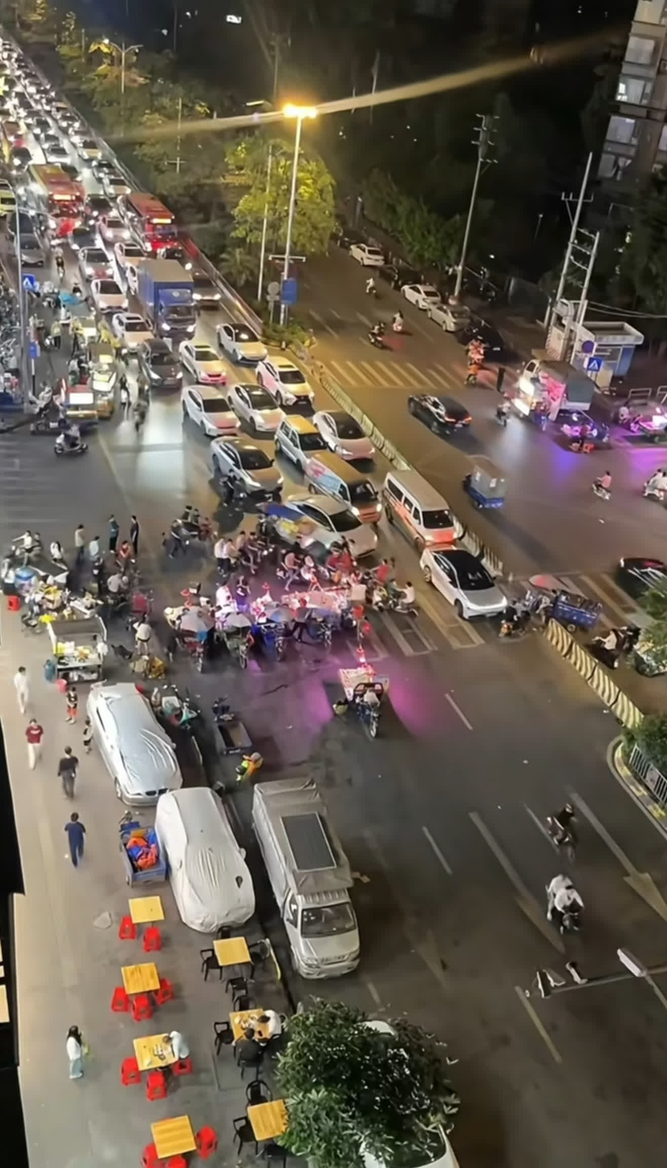 这是摆摊，还是劫道啊……