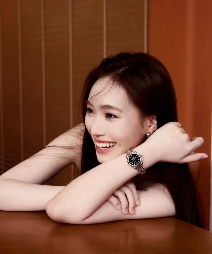 Lily好棒啊，这么年轻接到都是大牌代言，商务不断，真争气#小S女儿#