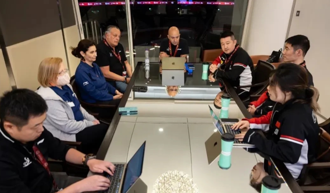 莎头组合这次真是双喜临门啊！先是罗马尼亚选手萨马拉因伤退赛，直接送咱们的混双王牌