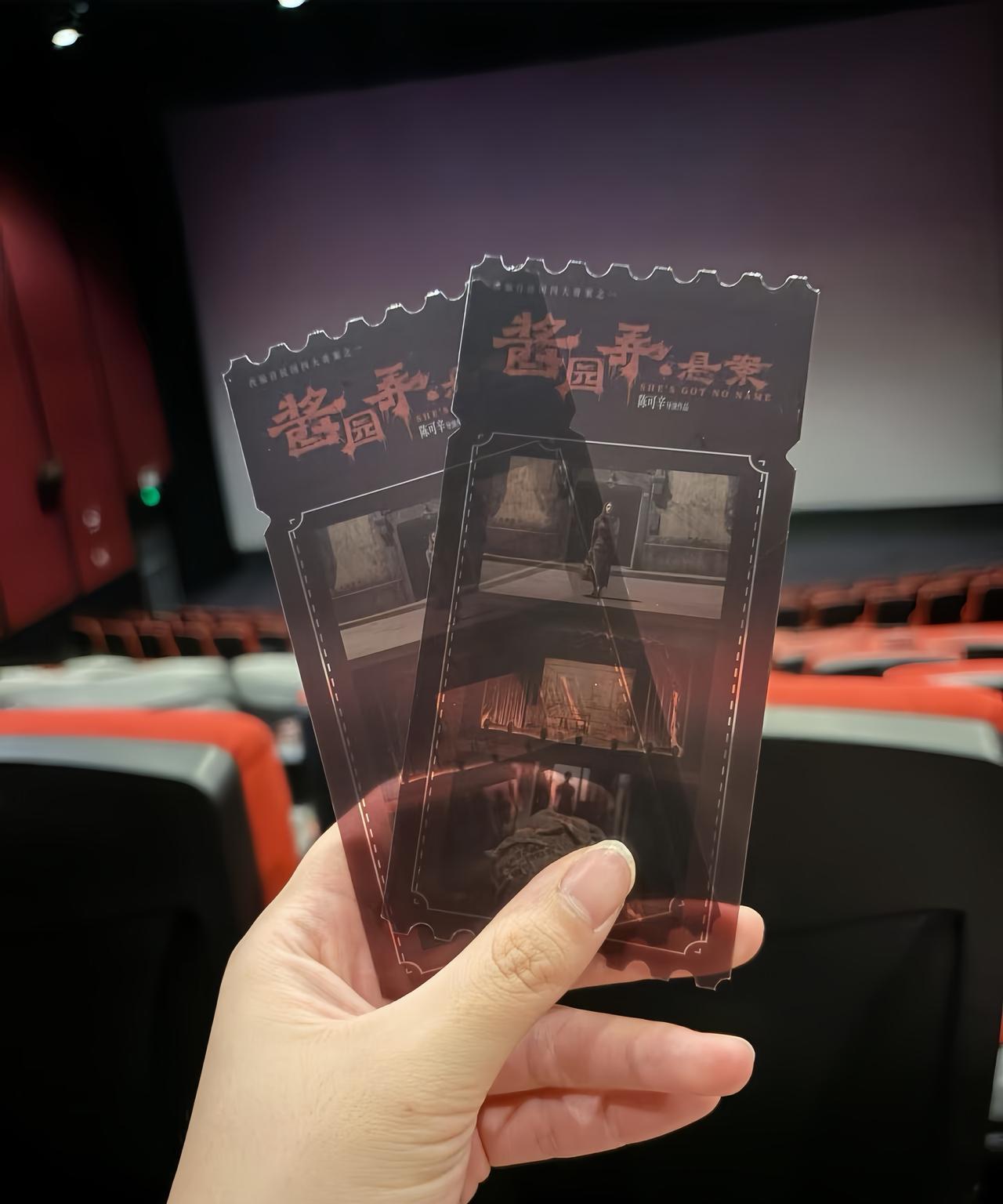 我朋友在上海
她刚看完《酱园弄》的点映
先说演员，章子怡绝对大女主，李现戏份不多
