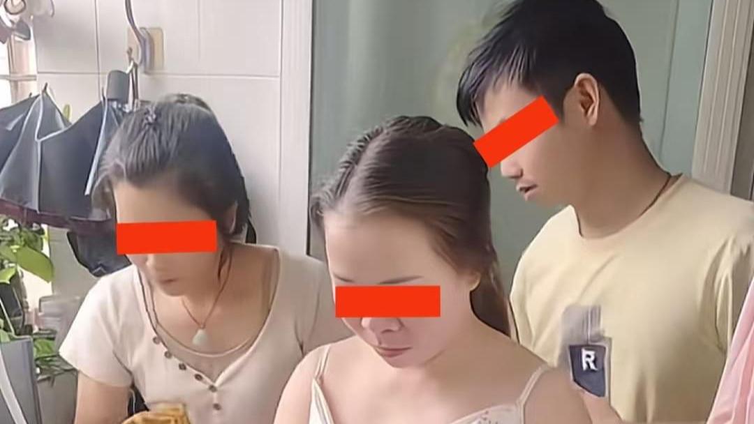 广东2女1男合租一单间，衣服一起洗，男子不乐意：衣服要各晾各的