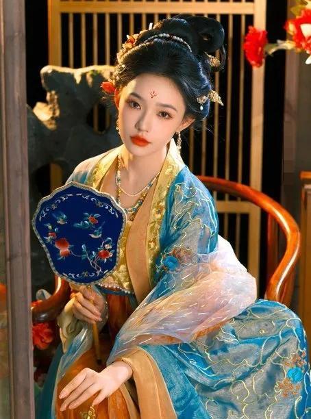 林允的古装确实是非常漂亮。
她的新剧怎敌她千娇百媚真的很好看，没看过的小伙伴可以