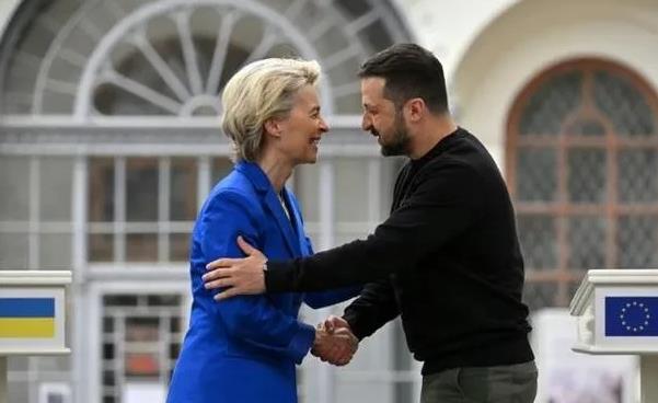 想吃独食，没门！欧盟主席冯德莱恩开始赤裸裸地挖特朗普的“墙脚”！看来在利益面前，