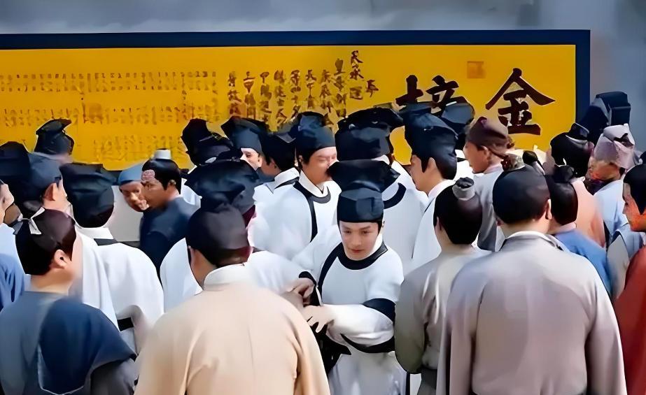 科举考场的“作弊与反作弊”：夹带小抄、糊名誊录，古人如何严防“内卷”？
作弊，这