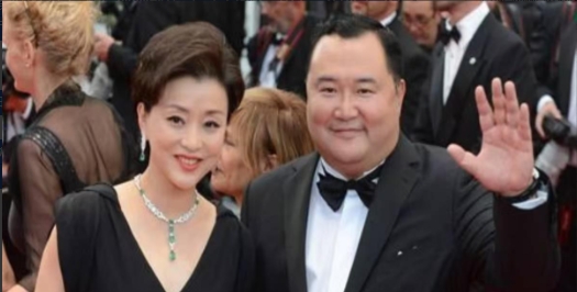 1994年，富豪吴征斥资500万买下一艘游艇，把有夫之妇杨澜邀到游艇大胆表白，杨