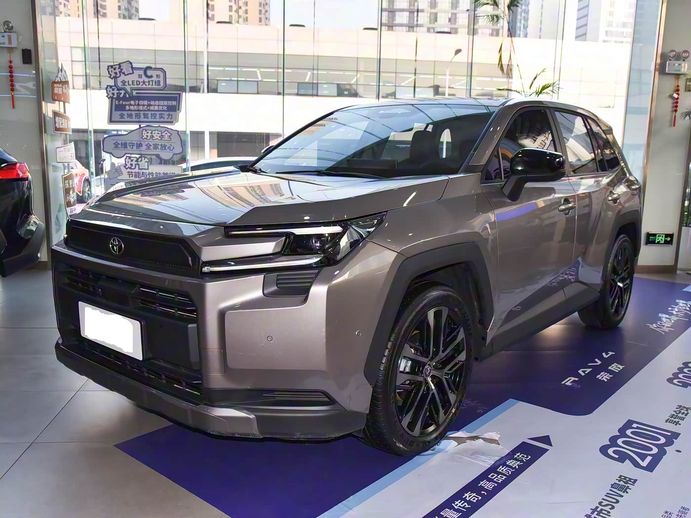 丰田RAV4荣放全新外观更硬朗！三动力可选，配越野套件+四驱